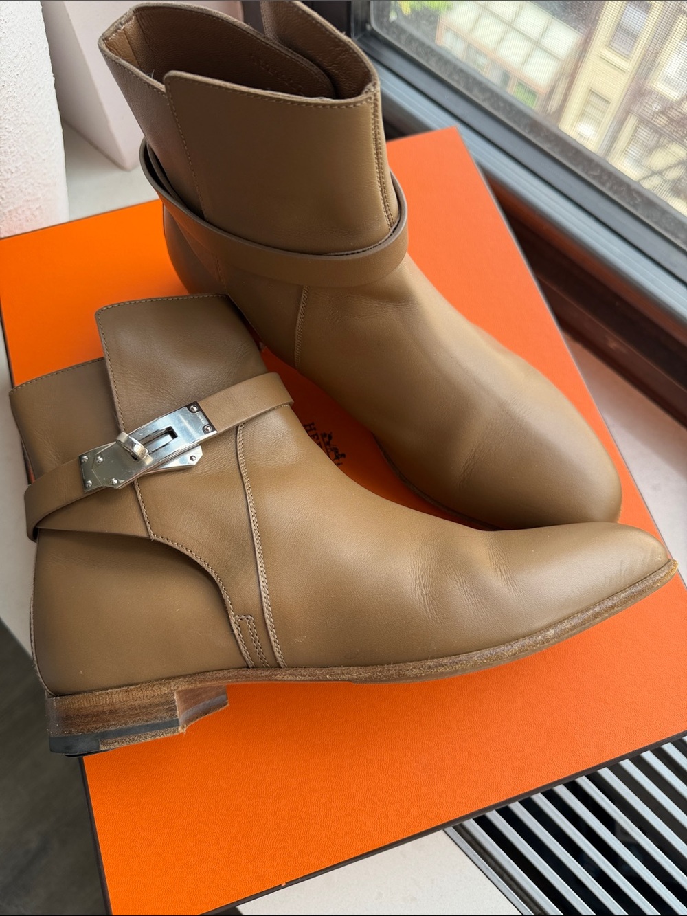 Hermes Neo ankle boot / Tan Leather with Silver Buckle + box + 2 dust bags